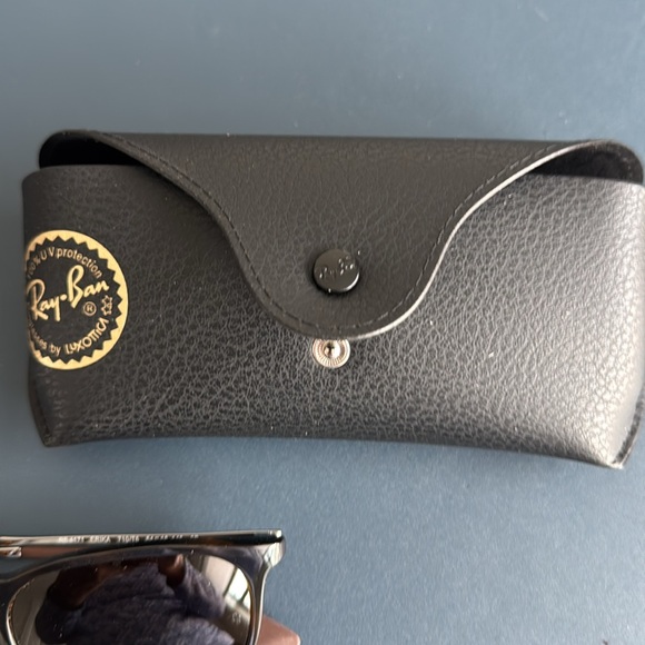 Ray-Ban Classic tortoise Sunglasses - Picture 4 of 8